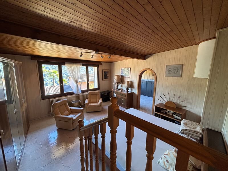 Casa indipendente con terrazzo, vista aperta e piccolo giardino (7)