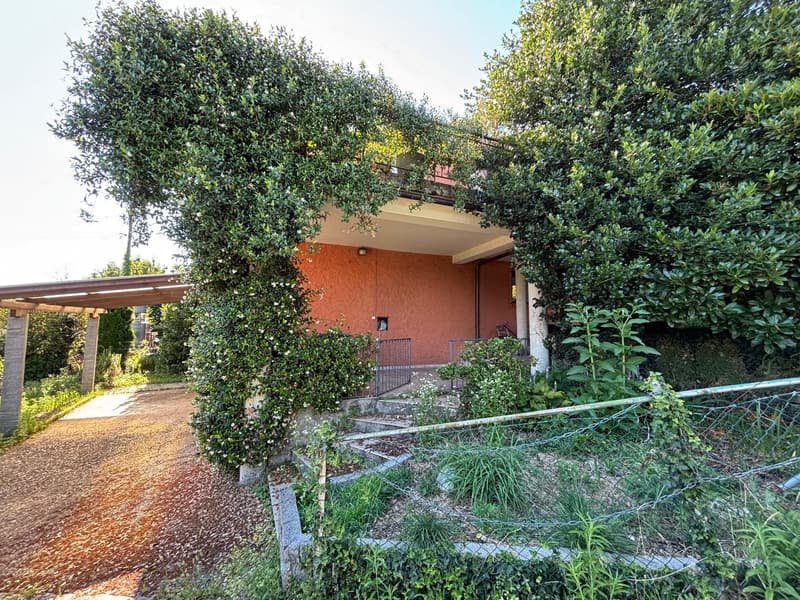 Casa indipendente con terrazzo, vista aperta e piccolo giardino (3)