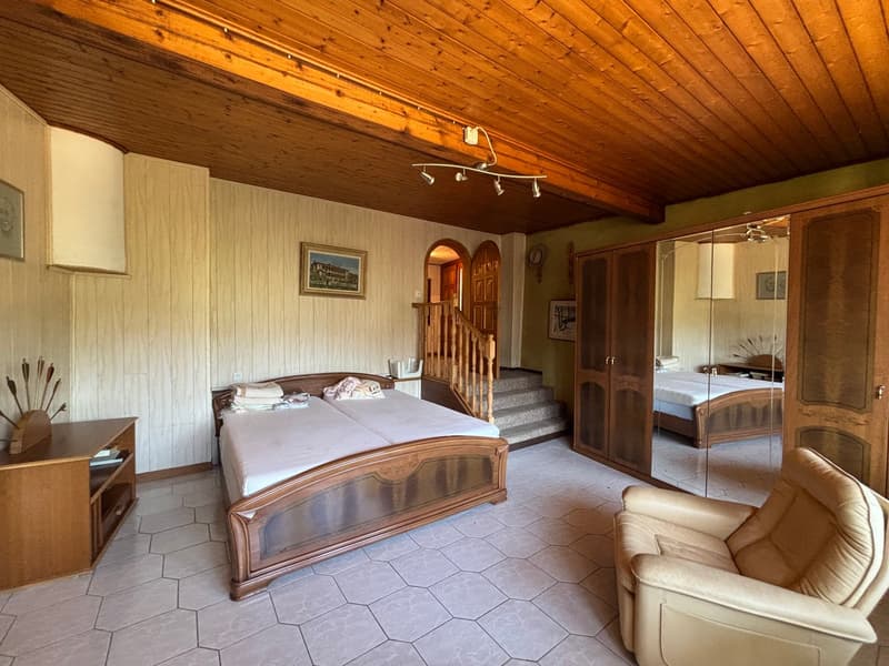Casa indipendente con terrazzo, vista aperta e piccolo giardino (8)