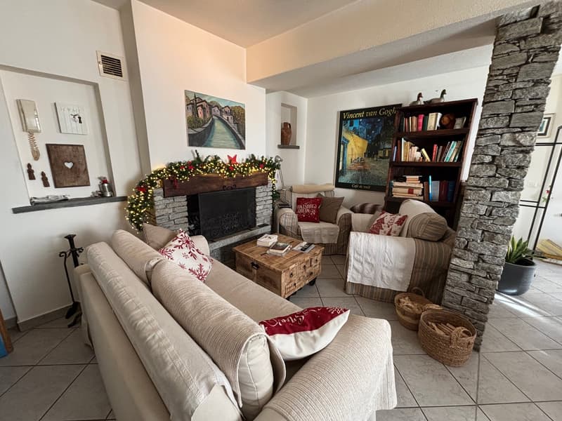 Splendida casa mono/bifamiliare di 8 locali a Curio (8)