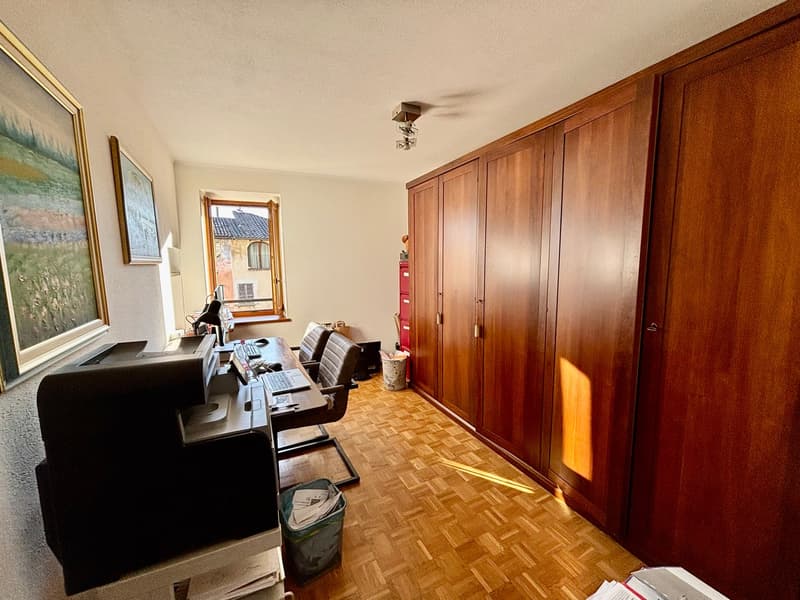 Splendida casa mono/bifamiliare di 8 locali a Curio (12)