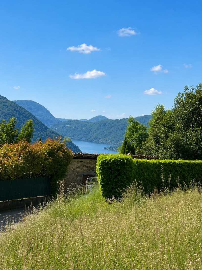 Terreno edificabile  Residenziale pianeggiante,  in posizione Tranquilla, Soleggiata, (2)