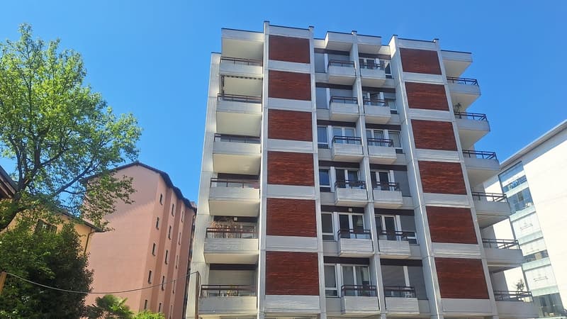 Centro Lugano, Piano Attico Appartamento loc 2,5, Terrazza, Balcone, Posto Auto coperto. (1)