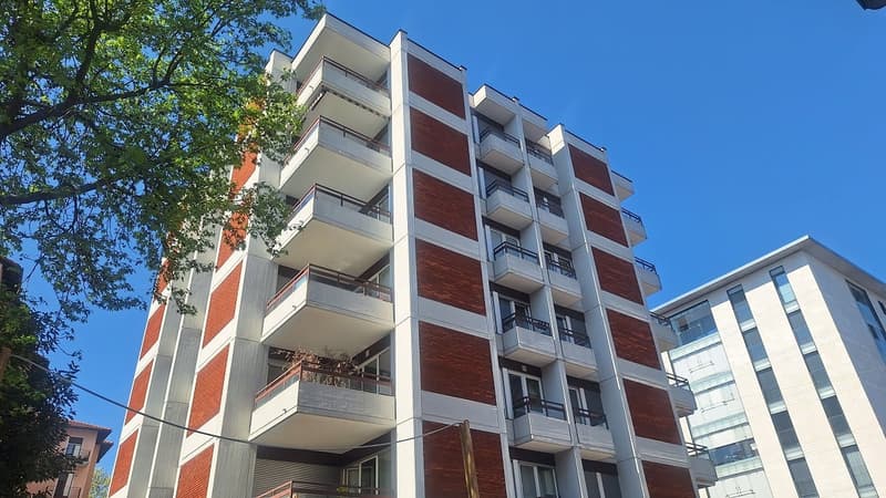 Centro Lugano, Piano Attico Appartamento loc 2,5, Terrazza, Balcone, Posto Auto coperto. (2)