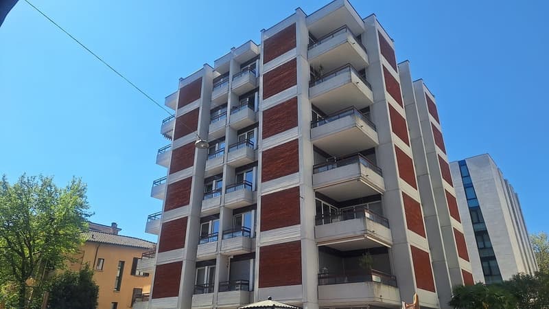Centro Lugano, Piano Attico Appartamento loc 2,5, Terrazza, Balcone, Posto Auto coperto. (3)