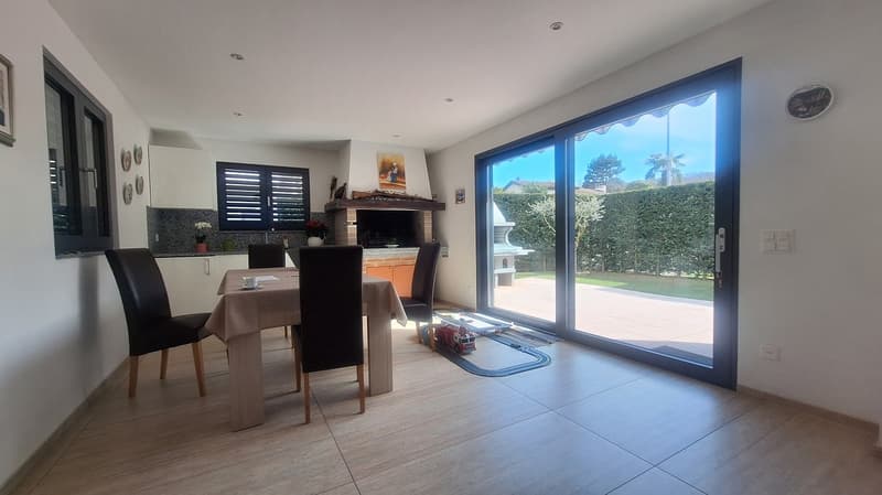 Soleggiata, Comodità, Elegante, Moderna, Spaziosa Villa con giardino (6)