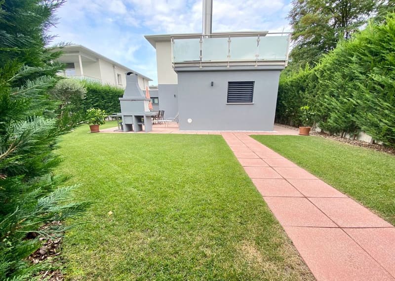 Soleggiata, Comodità, Elegante, Moderna, Spaziosa Villa con giardino (2)