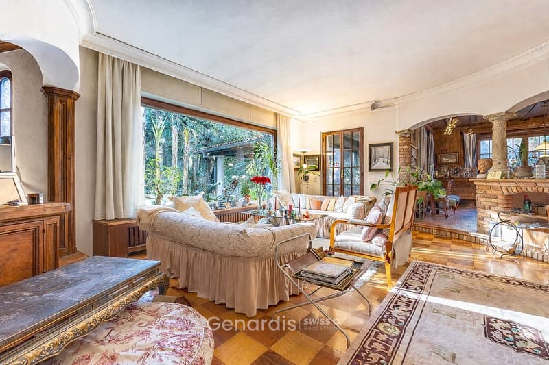 Elegante Villa con Piscina e Vista Panoramica a Collina d'Oro (4)