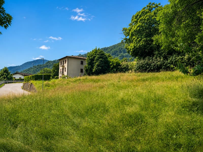 Terreno edificabile  Residenziale pianeggiante,  in posizione Tranquilla, Soleggiata, (2)