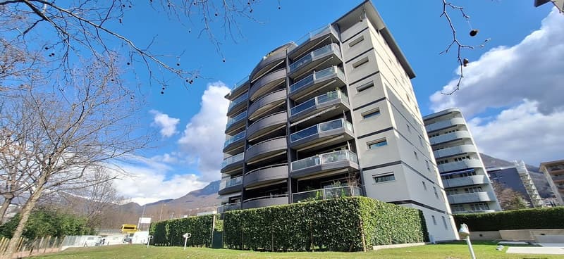 Soleggiato, Comodità, Confortevole Appartameno con Terrazza, tre bagni, due posti auto (2)