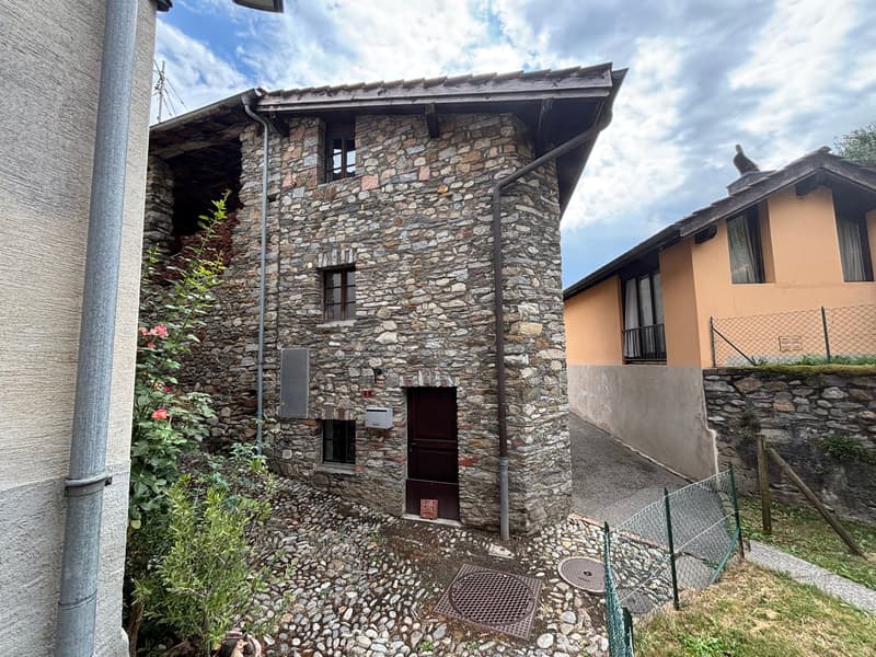Rustico di charme a Miglieglia – 3 locali con carattere (1)