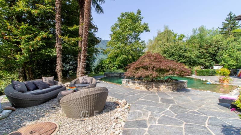 Rara opportunità - Villa uni-bifamiliare con piscina, terreno e privacy (2)