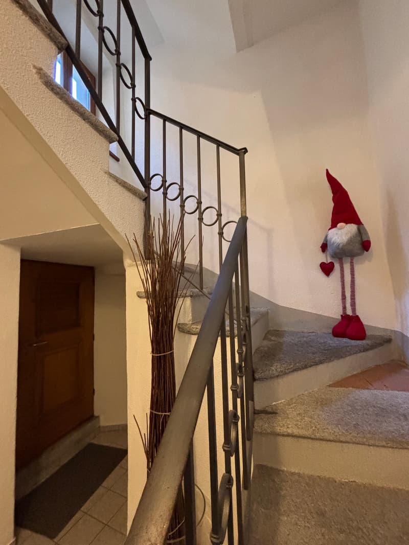 Splendida casa mono/bifamiliare di 8 locali a Curio (8)