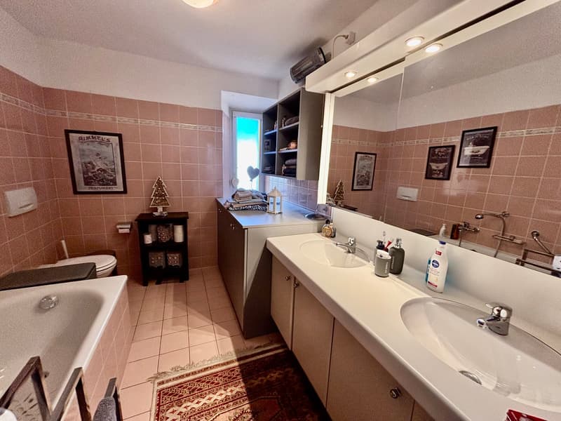 Splendida casa mono/bifamiliare di 8 locali a Curio (7)
