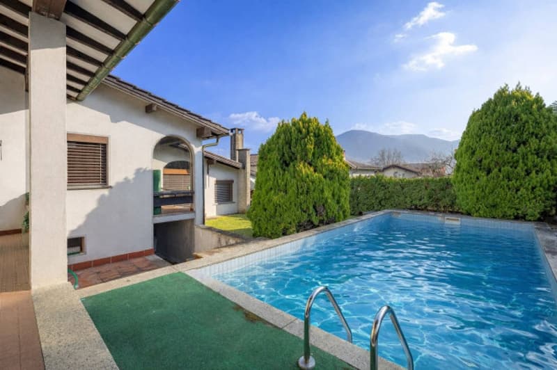 Casa unifamiliare con giardino e piscina / Einfamilienhaus mit Garten und Schwimmbad (2)