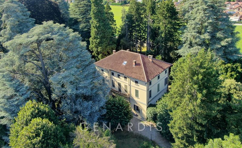 Affascinante villa storica del 1850 a breve distanza dalla Svizzera (1)