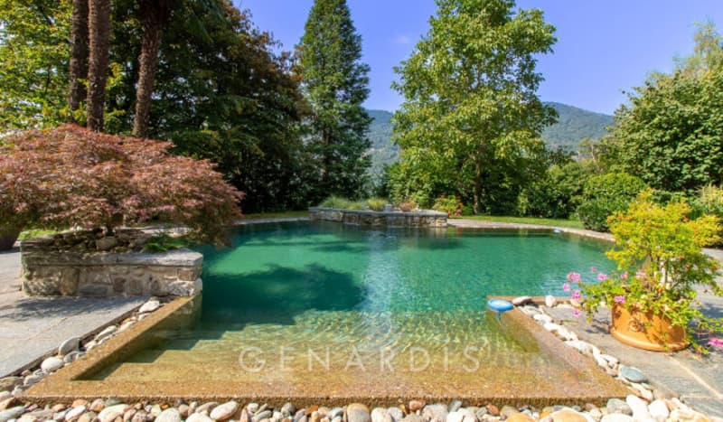 Rara opportunità - Villa uni-bifamiliare con piscina, terreno e privacy (2)