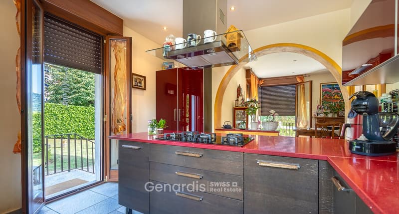 Incantevole villa unifamiliare a Cunardo – 7 locali con piscina e vista sulle montagne (11)
