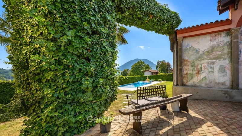 Incantevole villa unifamiliare a Cunardo – 7 locali con piscina e vista sulle montagne (1)