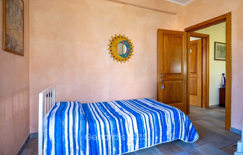 Incantevole villa unifamiliare a Cunardo – 7 locali con piscina e vista sulle montagne (21)