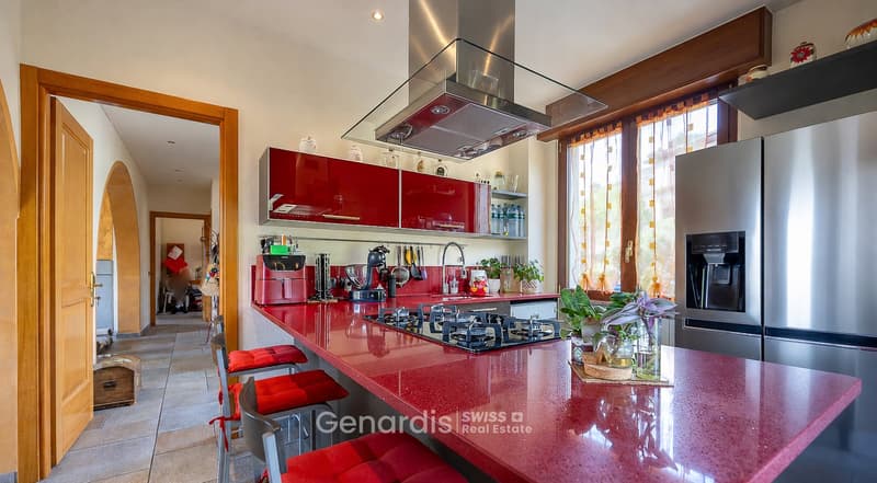 Incantevole villa unifamiliare a Cunardo – 7 locali con piscina e vista sulle montagne (10)