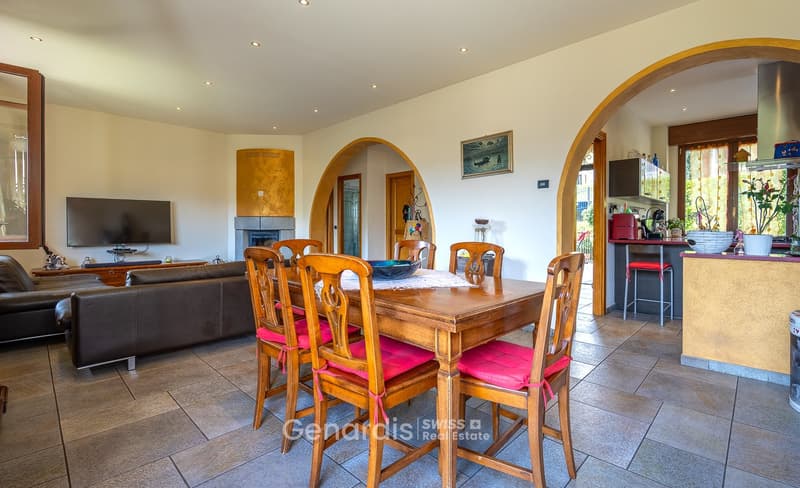 Incantevole villa unifamiliare a Cunardo – 7 locali con piscina e vista sulle montagne (7)