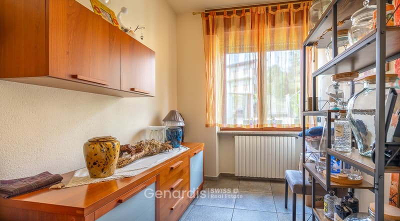 Incantevole villa unifamiliare a Cunardo – 7 locali con piscina e vista sulle montagne (13)