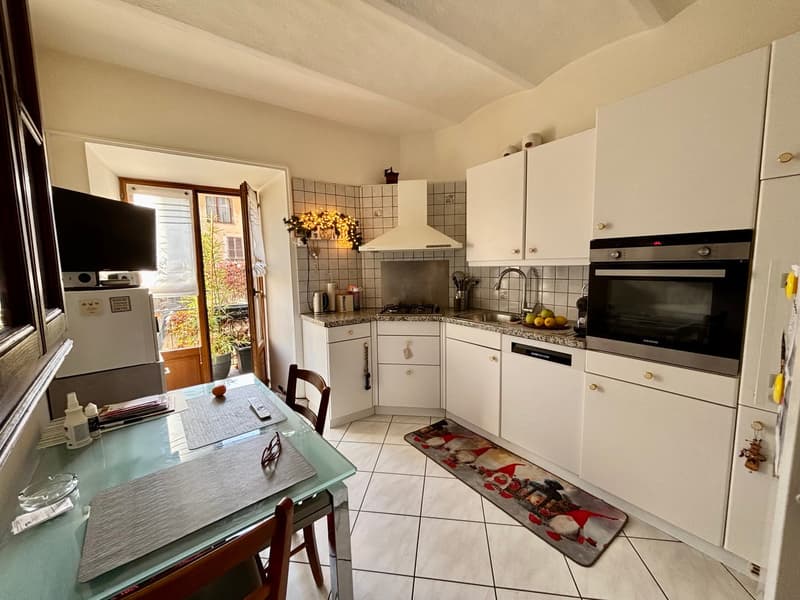 Splendida casa mono/bifamiliare di 8 locali a Curio (3)