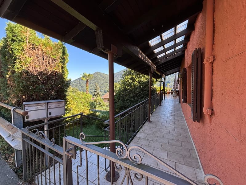 Casa indipendente con terrazzo, vista aperta e giardino (2)