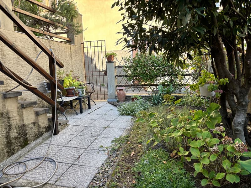Graziosa casa con2  terrazze, giardino e 3 posti auto (3)