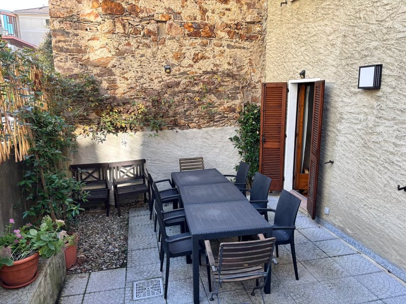 Graziosa casa con2  terrazze, giardino e 3 posti auto (2)