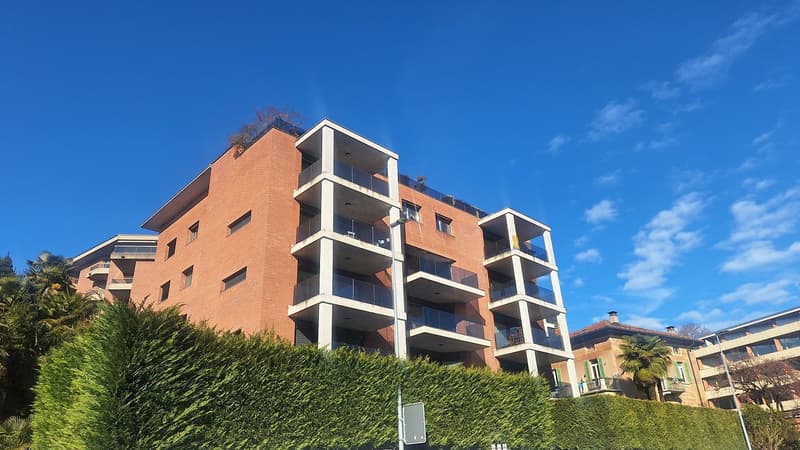 Comodità,, Soleggiato, Elegante Appartamento, con due Terrazze, Due posti auto (2)