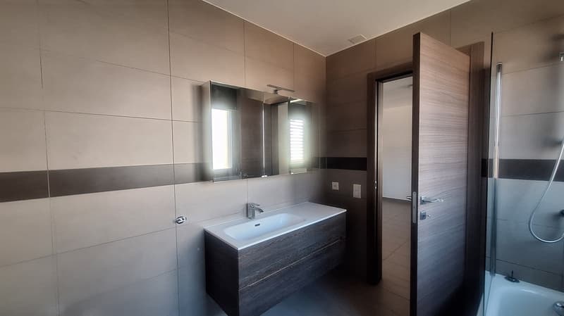 Comodità,, Soleggiato, Elegante Appartamento, con due Terrazze, Due posti auto (14)