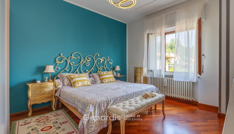 Splendida Villa con Piscina e Vista Montagna a Lavena Ponte Tresa (33)
