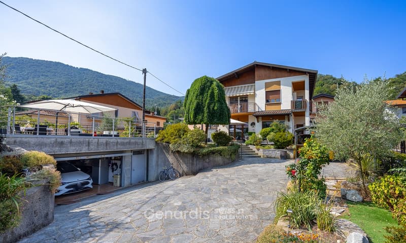 Splendida Villa con Piscina e Vista Montagna a Lavena Ponte Tresa (1)