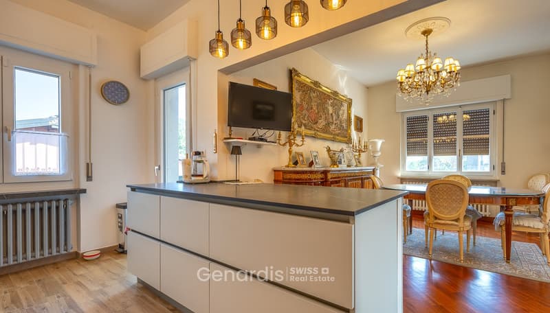 Splendida Villa con Piscina e Vista Montagna a Lavena Ponte Tresa (36)