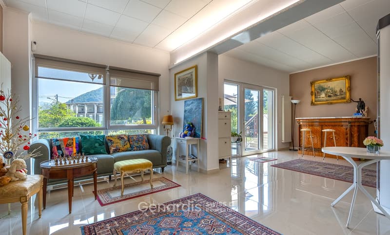 Splendida Villa con Piscina e Vista Montagna a Lavena Ponte Tresa (22)