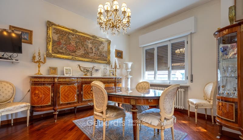 Splendida Villa con Piscina e Vista Montagna a Lavena Ponte Tresa (46)
