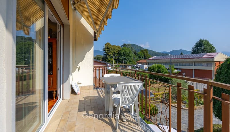 Splendida Villa con Piscina e Vista Montagna a Lavena Ponte Tresa (32)