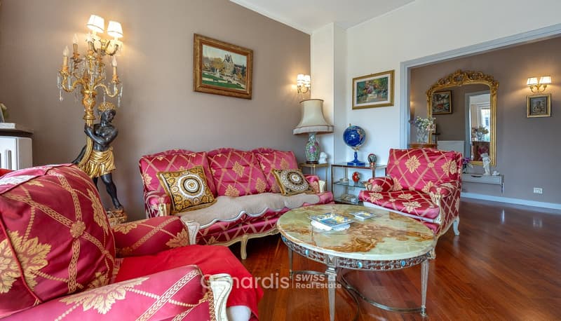 Splendida Villa con Piscina e Vista Montagna a Lavena Ponte Tresa (44)