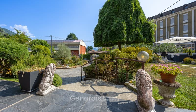 Splendida Villa con Piscina e Vista Montagna a Lavena Ponte Tresa (5)