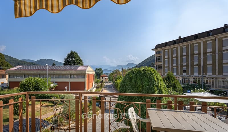 Splendida Villa con Piscina e Vista Montagna a Lavena Ponte Tresa (31)