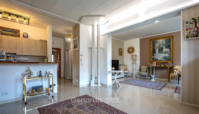 Splendida Villa con Piscina e Vista Montagna a Lavena Ponte Tresa (20)