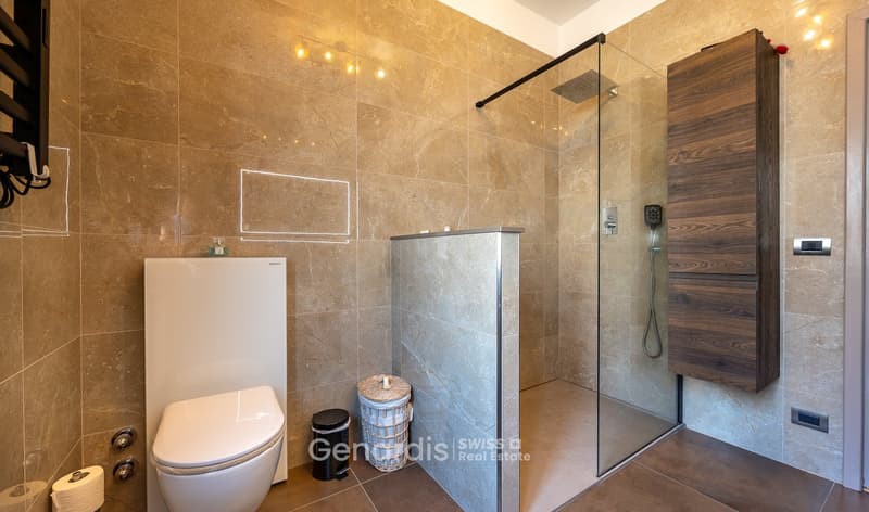 Splendida Villa con Piscina e Vista Montagna a Lavena Ponte Tresa (30)