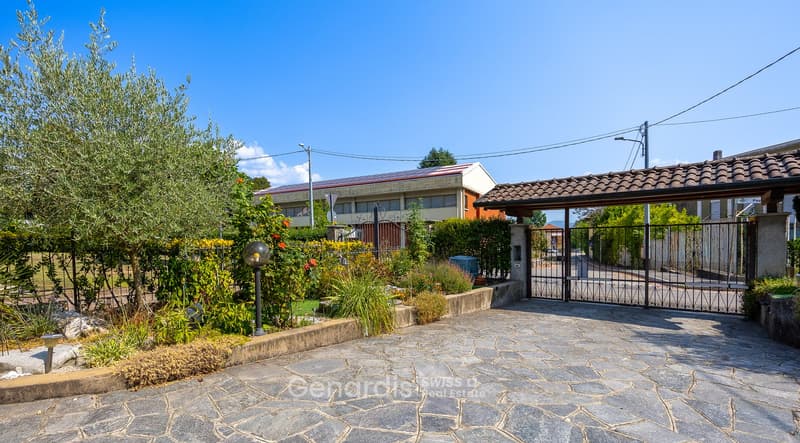 Splendida Villa con Piscina e Vista Montagna a Lavena Ponte Tresa (2)