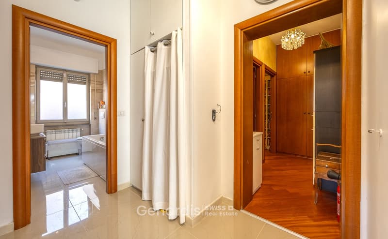 Splendida Villa con Piscina e Vista Montagna a Lavena Ponte Tresa (16)