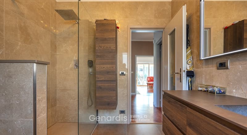 Splendida Villa con Piscina e Vista Montagna a Lavena Ponte Tresa (28)