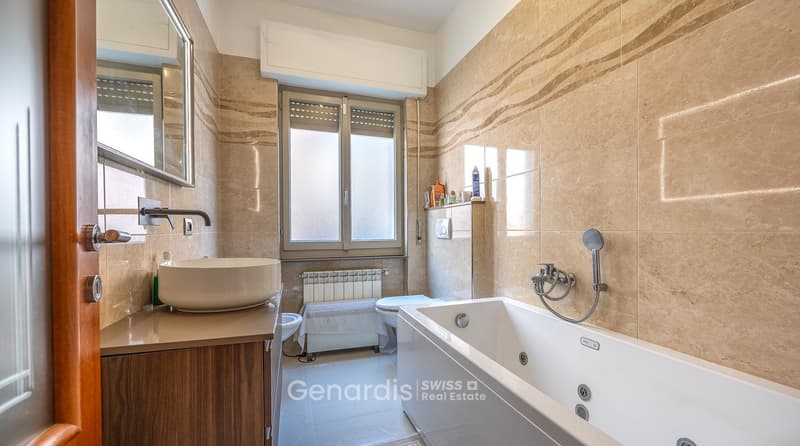 Splendida Villa con Piscina e Vista Montagna a Lavena Ponte Tresa (14)