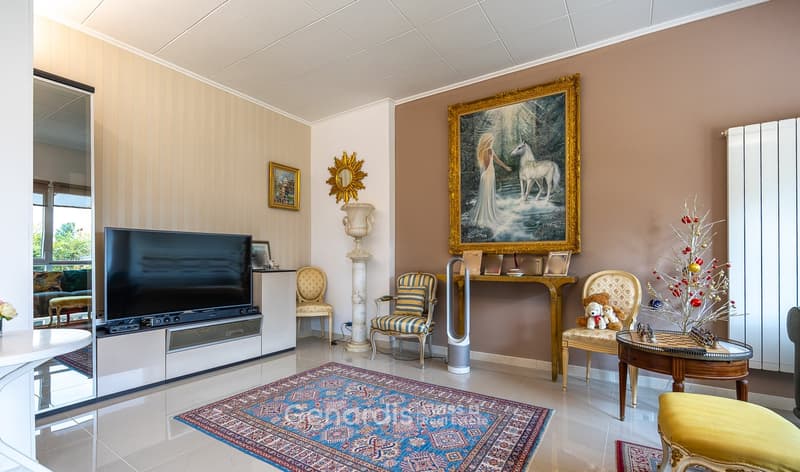 Splendida Villa con Piscina e Vista Montagna a Lavena Ponte Tresa (21)