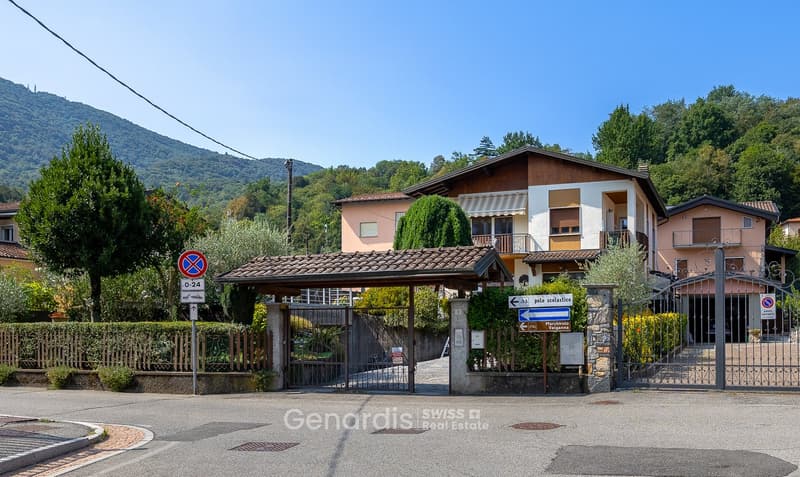 Splendida Villa con Piscina e Vista Montagna a Lavena Ponte Tresa (12)